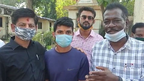 Mumbai : भाजप नगरसेविकेच्या भावाचा पत्रकारावर हल्ला!