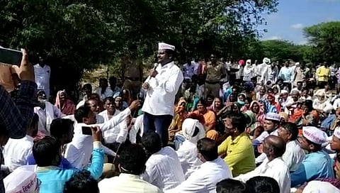 बीडमध्ये स्वाभिमानी शेतकरी संघटणा आक्रमक