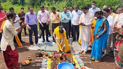 साम इम्पॅक्ट: शाळा उभारणीस मिळाले मदतीचे हात; अंथीया कंपनी बांधून देणार शाळा