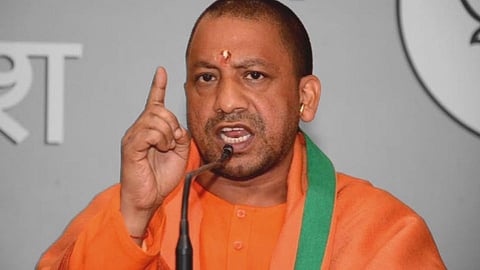 UP : 'तुरुंग किंवा मरण'; CM योगींच्या इशाऱ्यामुळे कुख्यात गुंड करतायत आत्मसमर्पण