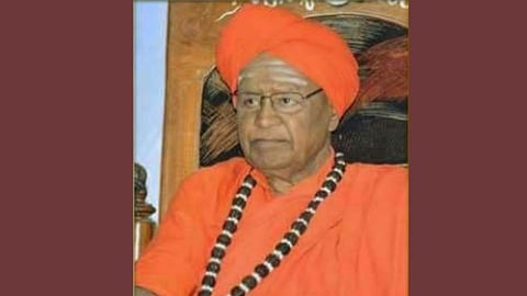 प्रवचन सेवा देताना संगणा बसव स्वामी महाराजांचे निधन