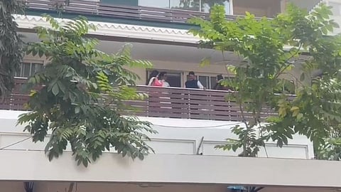 विरोधीपक्ष नेते देवेंद्र फडणवीस मनसे अध्यक्ष राज ठाकरेंच्या भेटीला