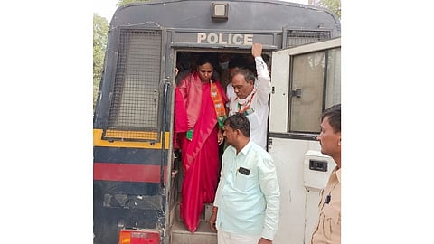 खंडित केलेला वीजपुरवठा त्वरित सुरळीत करा : आ.मोनिका राजळे