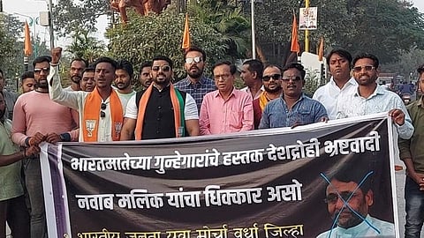 नवाब मलिकांना मंत्रिपदावरून हटवा : युवा मोर्चाची मागणी