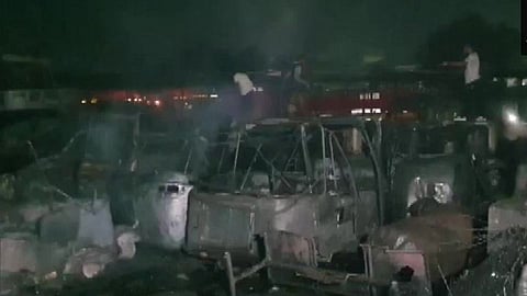 Gujarat: पोलीस स्टेशन परिसरात भीषण आग, 25 गाड्या जळून खाक