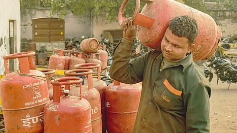 आता सिलिंडरसाठी मोजावे लागणार तब्बल 1000 रुपये; पहा सरकारची योजना? 