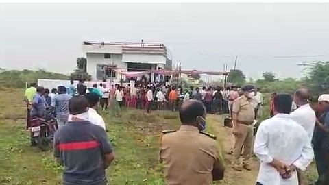 नक्षल कमांडर मिलिंद तेलतुंबडेवर लालगुडा येथे अंत्यसंस्कार (पहा Video)