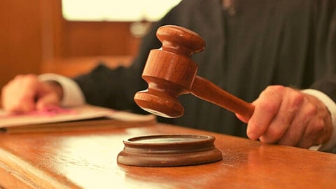 आईचा सांभाळ करीत नसलेल्या प्राध्यापकाला 
 सत्र न्यायालयाची तंबी 