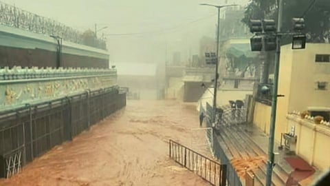 आंध्र प्रदेशात पावसाचा हाहा:कार; आतापर्यंत 33 जणांचा मृत्यू, अनेक रस्ते पाण्याखाली 