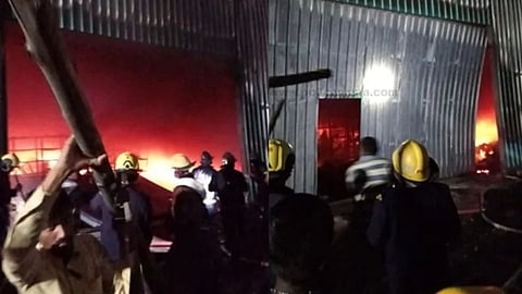 Pune Fire: पुण्यातील अग्नितांडव; फर्निचरच्या गोडाऊनला भीषण आग 