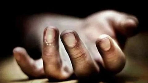 नगर हादरलं! सुनेने भररस्त्यात कुऱ्हाडीने वार करत सासऱ्याची केली निर्घृण हत्या; कारण ऐकाल तर व्हाल थक्क 