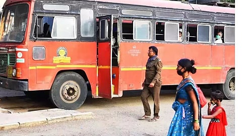 प्रसूती रजेवर असणाऱ्या महिलेचही केलं निलंबन; ST महामंडळाचा अजब कारभार !