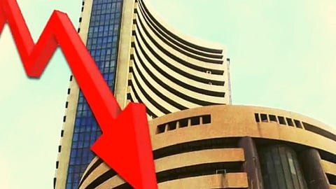 शेअर बाजारात पुन्हा घसरगुंडी! ओमिक्रॉनमुळे सेन्सेक्स 1000 अंकांनी घसरला