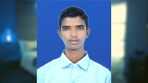 12 वीच्या विद्यार्थ्याने शौचालयामध्ये  घेतला गळफास; कॉलेजविरोधात आई-वडिलांची तक्रार