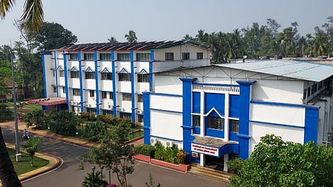 सोलर यंत्रणा बसवल्याने रायगड जिल्हाधिकारी कार्यालय विजबिलमुक्त!