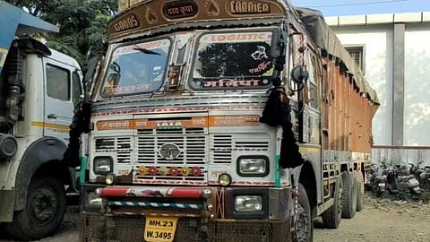 बीड पोलिसांची मोठी कारवाई; काळ्या बाजारात जाणारा रेशनचा 250 क्विंटल गहू-तांदूळ पकडला