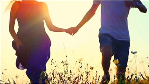 Facebookवर लफडं: 2 मुलांच्या आईचे प्रियकरासोबत पलायन