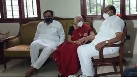 sharad pawar meets sister sarojini patil in kolhapur
