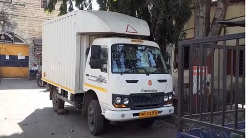 Satara : सातारा पोलिसांची धडाकेबाज कारवाई;  17 लाखाचा गुटखा केला जप्त