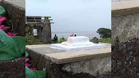 Raigad: रायगड नंतर कुलाबा किल्यावरील अनधिकृत मदार हटविण्याची मागणी