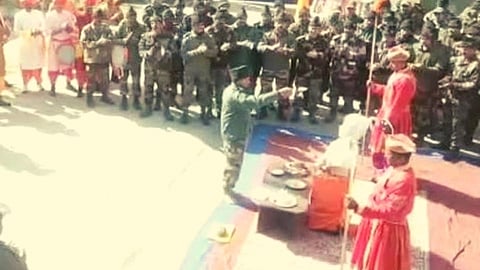 Jammu and Kashmir: भारत- पाकिस्तान नियंत्रण रेषेवर जवानांनी शिवजयंती जल्लोषात साजरी केली