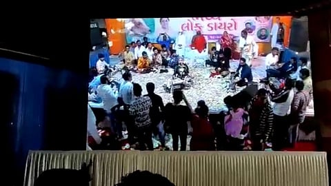 Viral Video: गुजराती समाजाच्या धार्मिक कार्यक्रमात लाखो रुपयांची उधळण...(पहा Video)