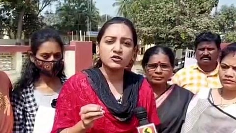 बंडातात्यांना पंढरपुरात पाय ठेवू देणार नाही; राष्ट्रवादी युवती काॅंग्रेसचा इशारा!