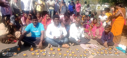 महिलांनी केले दारू विक्रेत्याला जेरबंद; पोलिसांविरोधात रास्ता रोको