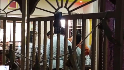पत्नीवर हल्ला करणाऱ्या पतीने स्वतःलाच मारली गोळी; आरोपीने बंदूक आणली कुठून?