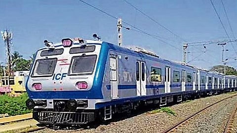 Mumbai News: मध्य रेल्वे पश्चिम रेल्वेकडून घेणार एसी लोकल?