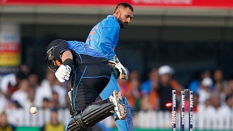 MS Dhoni Run-out