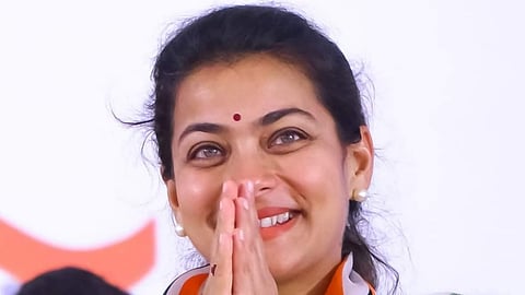 योगी- महाराज राजकारणात आल्यानेच देशाचे वाटोळे झाले- आ. प्रणिती शिंदे