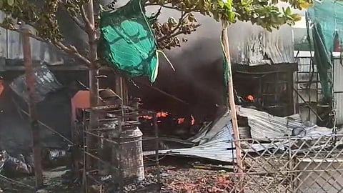 fire in garrage near akola city