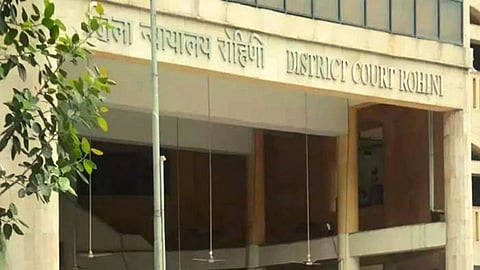 रोहिणी न्यायालय परिसरात पोलीस कर्मचाऱ्यांकडून गोळीबार; २ जखमी
