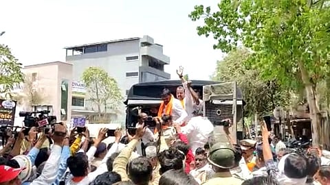 shivsaina protest in front of navneet rana and ravi rana house in amaravati 