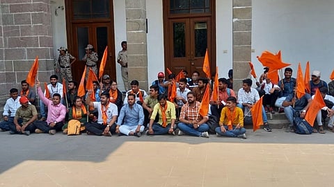 सावित्रीबाई फुले पुणे विद्यापीठात विविध मागण्यांसाठी अभाविपचे आंदोलन!