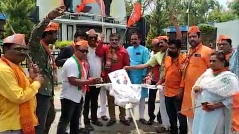 nanded njp activitists protest against shivsena