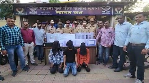kalyan police arrested three youth on kalyan railway police station.