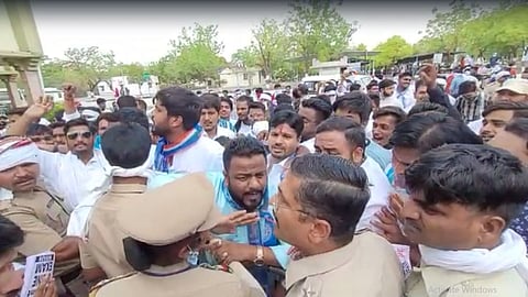 nsui protests at sant gadge baba amravati university demanding online exam