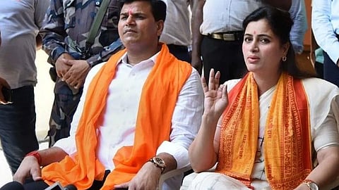 Mumbai News: मोठी बातमी! खासदार नवनीत राणांच्या घरी चोरी; नोकरानेच केला हात साफ; २ लाख लंपास 