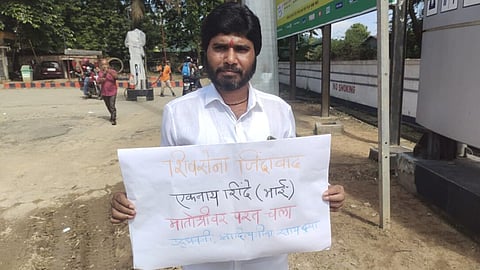 a shivsainik from satara reached at hotel radisson blu for convince Rebel shivsena mla eknath shinde