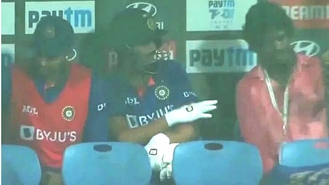 Ruturaj Gaikwad Pushed Groundsman During M Chinnaswamy stadium Bengaluru Match
