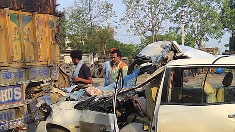 accident, andhra pradesh, nagpur accident, car, truck.