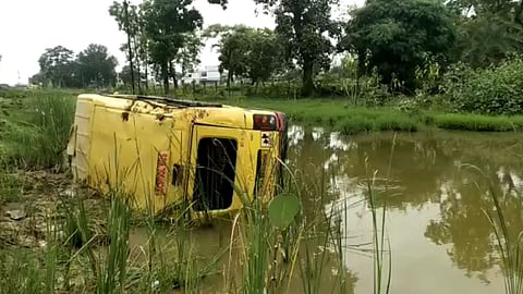 gondia, school bus, accident, student