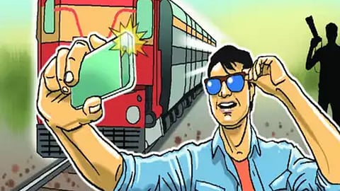 pune, hingoli, youth, selfie, railway
