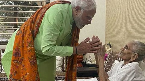 PM Modi Mother Death