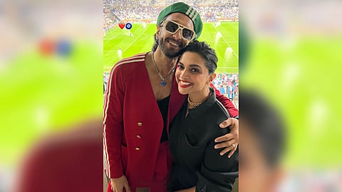 Fifa World Cup: मस्तीखोर रणवीरची चाहत्यासाठी 'एक स्माईल प्लिज', फिफा वर्ल्ड कपमध्ये रणबीर- दीपिकाचे व्हिडीओ व्हायरल... 