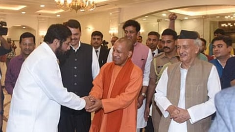 Yogi Adityanath: मुंबई व महाराष्ट्राचे महत्व कमी करण्यासाठी योगी आदित्यनाथांना पायघड्या, काँग्रेसची सरकारवर सडकून टीका