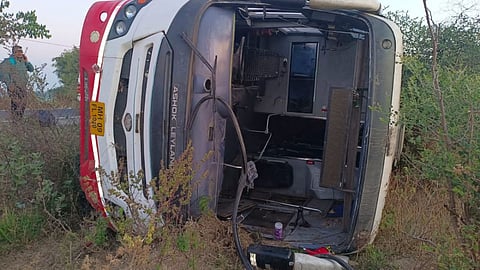 chandrapur ambajogai bus accident near borisawant.