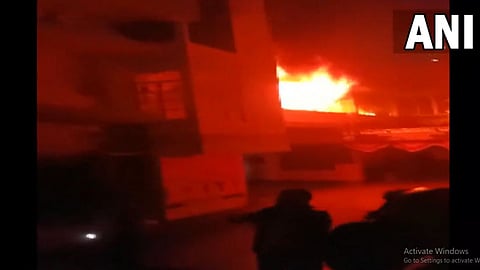 Dhanbad Fire News 6 people including a doctor couple died in heavy fire in Clinic 